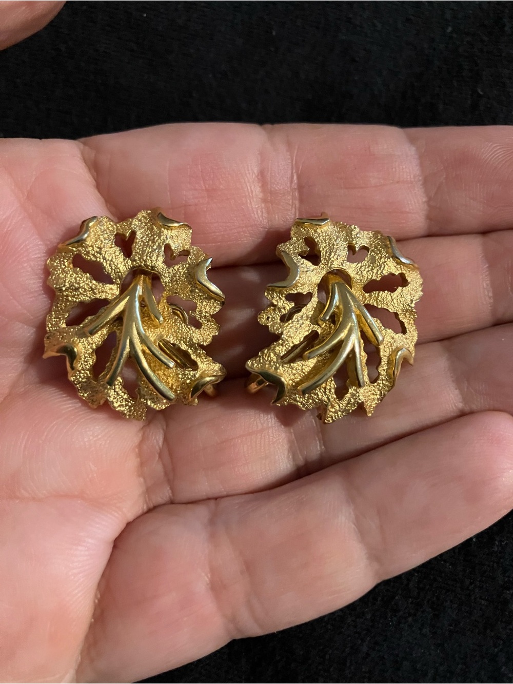 Textured Gold Leaf Clip-On Earrings – Women’s Elegant Jewelry